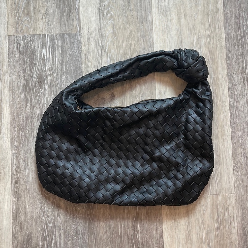 Black shoulder bag